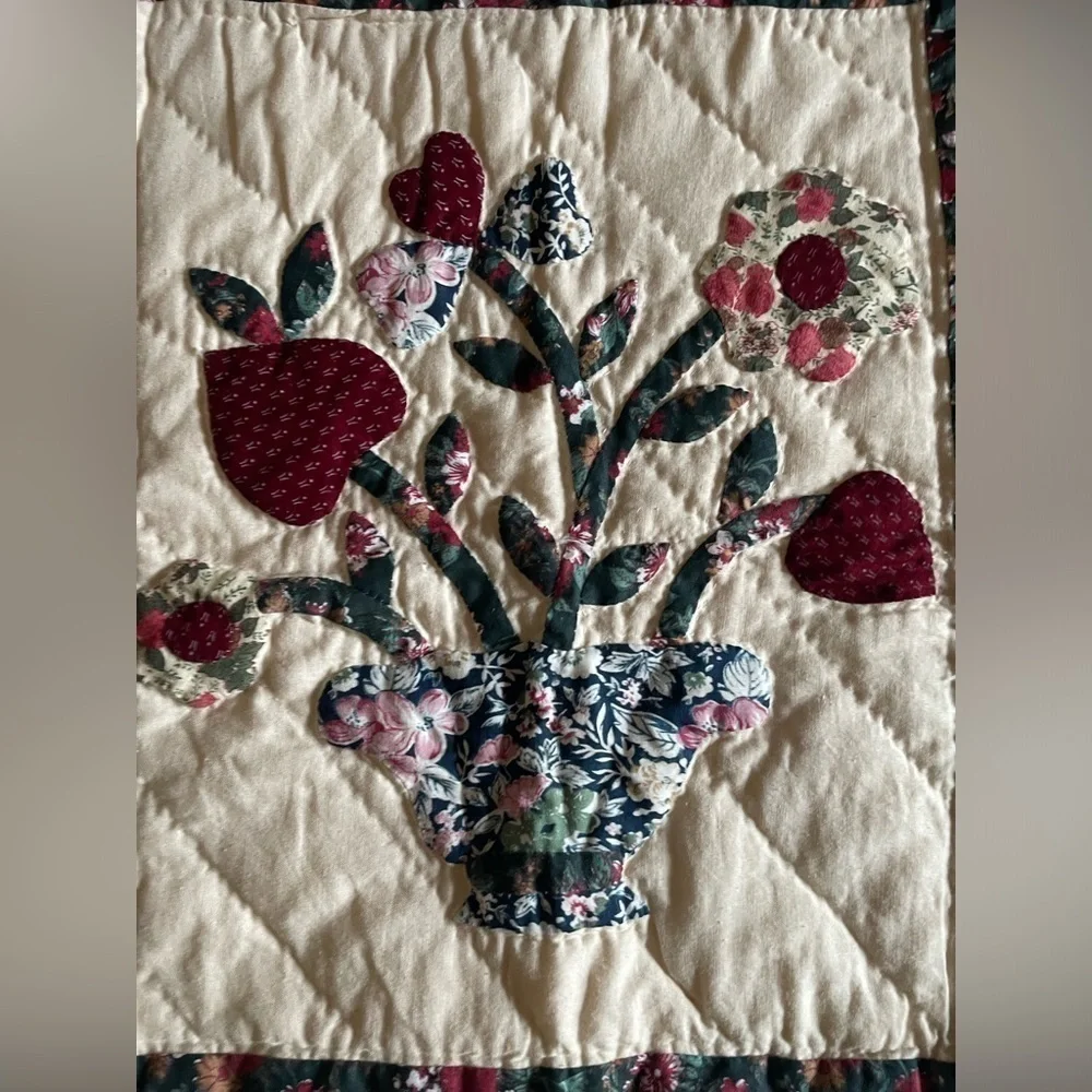 Vintage handmade quilt 64” x 88” Twin